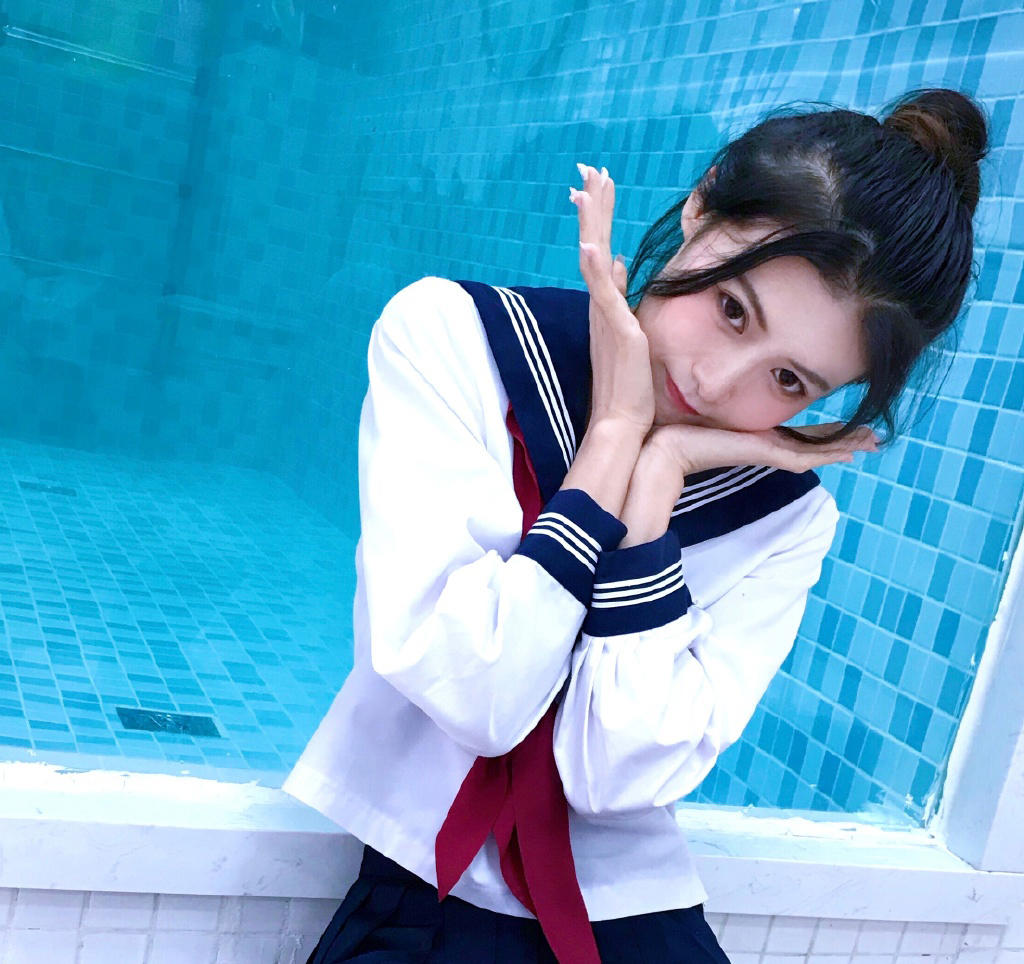 海南文昌女生打架 10名女生扒光一女生围殴