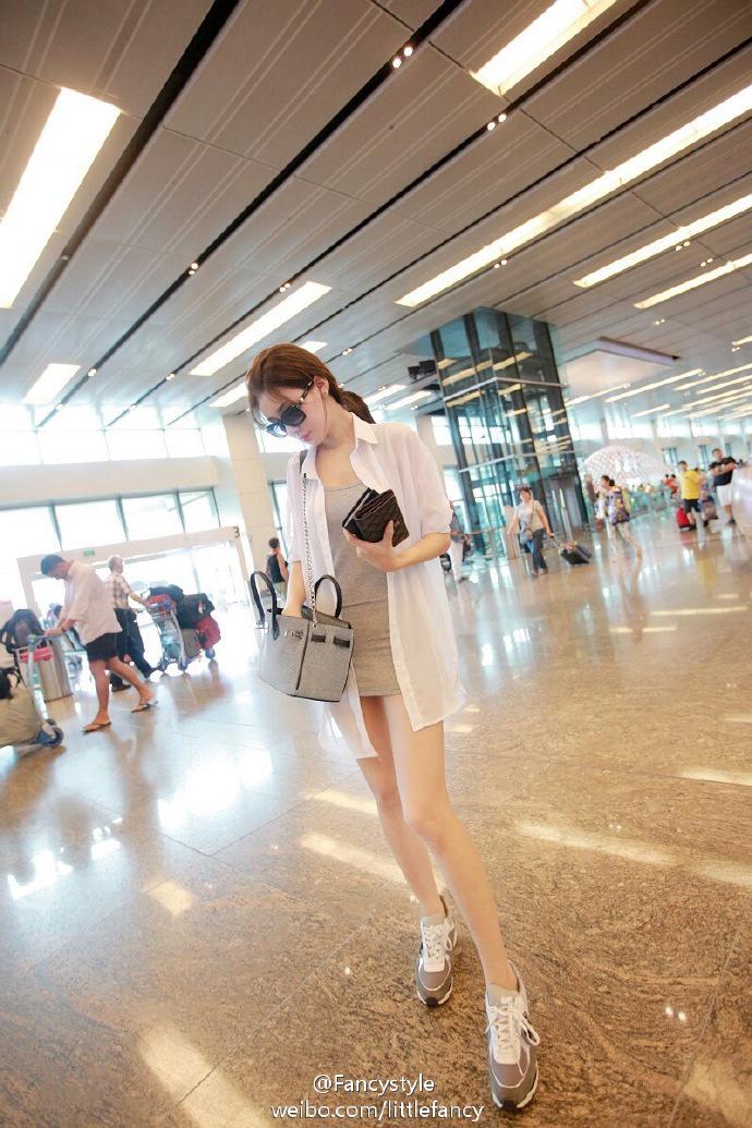 别摸了都出水了 我能摸你胸吗 一晚竟干了她十三次