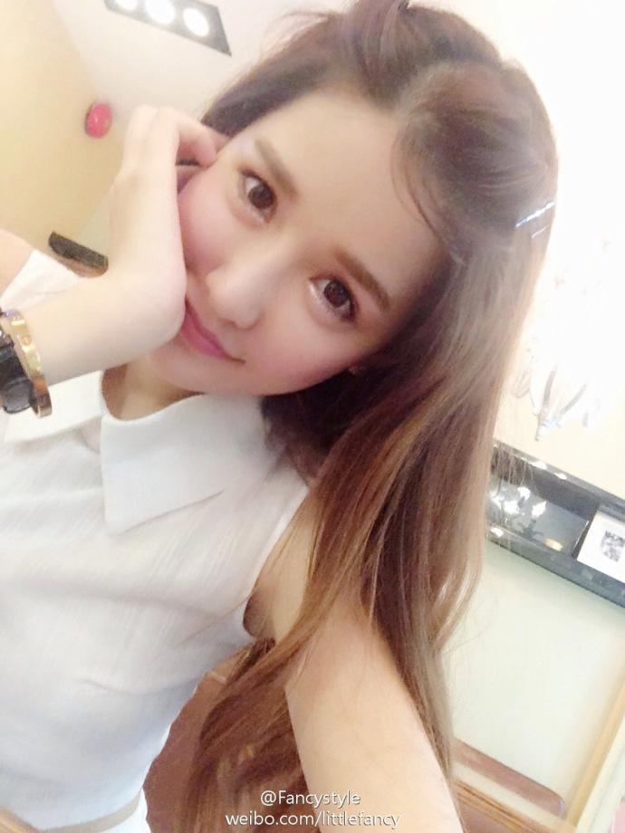 深夜酒吧 我主动钻进男上司怀里