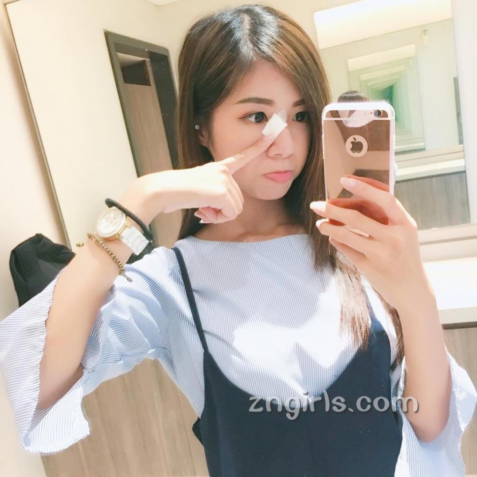 捧一把尘埃将自己埋葬