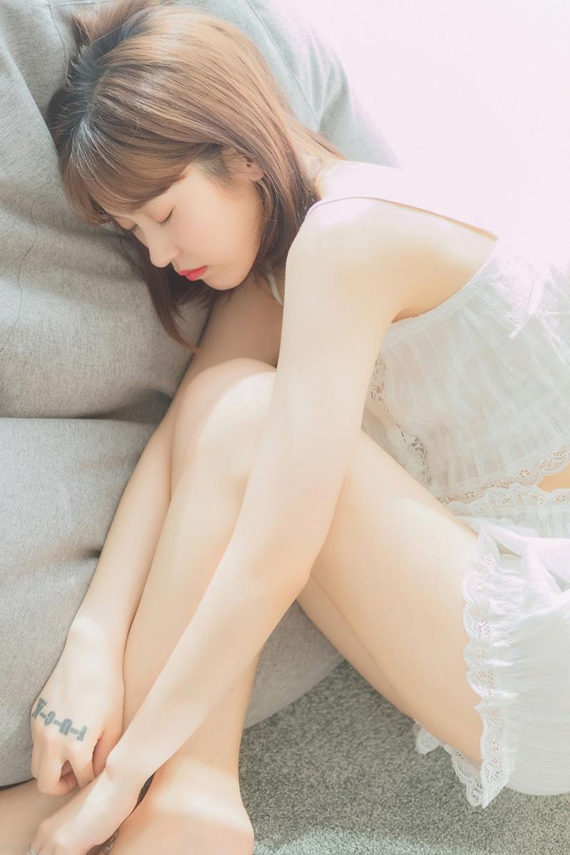 美女主管上班时间用黑丝袜挑逗我好爽