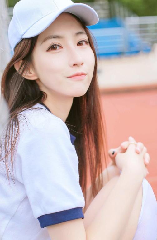 啊别摸了好湿好多水 水瓶倒了弄湿了我的衣服