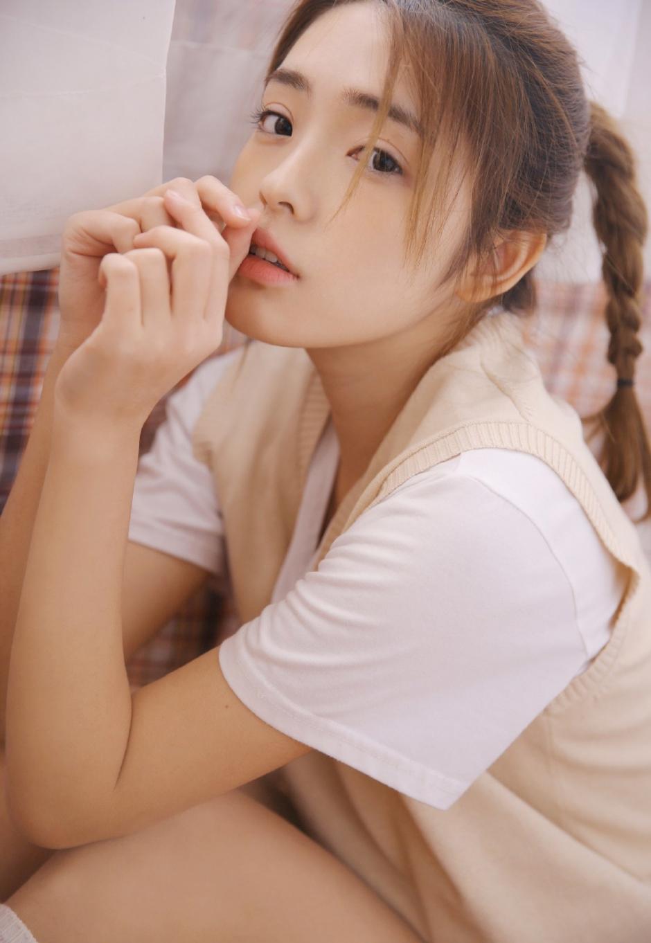 懂事的女儿给了父亲 爸爸和叔叔一起玩我 父亲和叔叔前后插