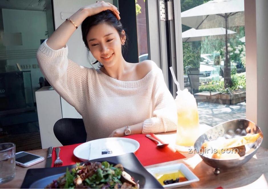 按摩小妹把她的初夜给了我