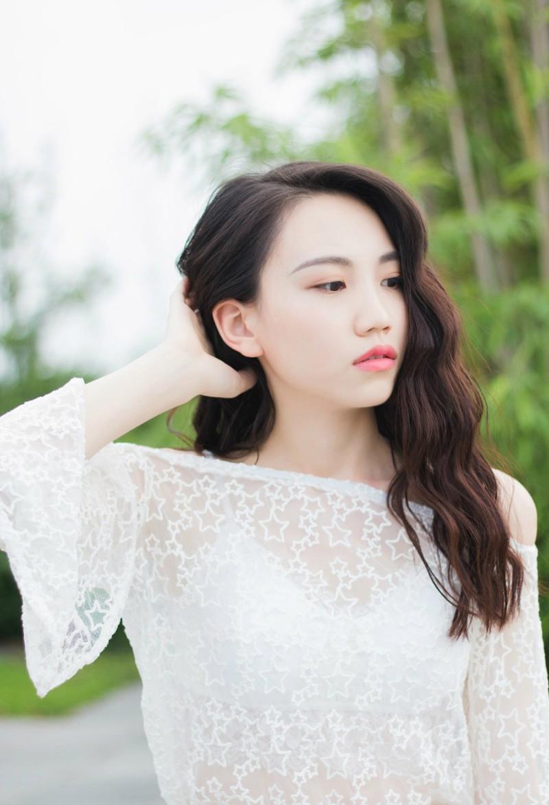 退役特种兵给美女总裁打工，白天当男秘，晚上做司机