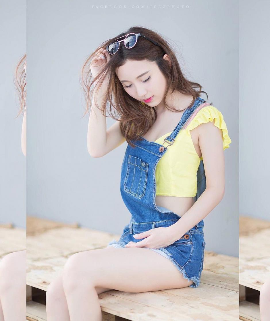 看见小姨子在床上穿丝袜 我没把持住