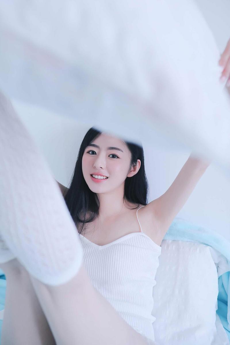 少妇被嫩男抚摸勾起欲火