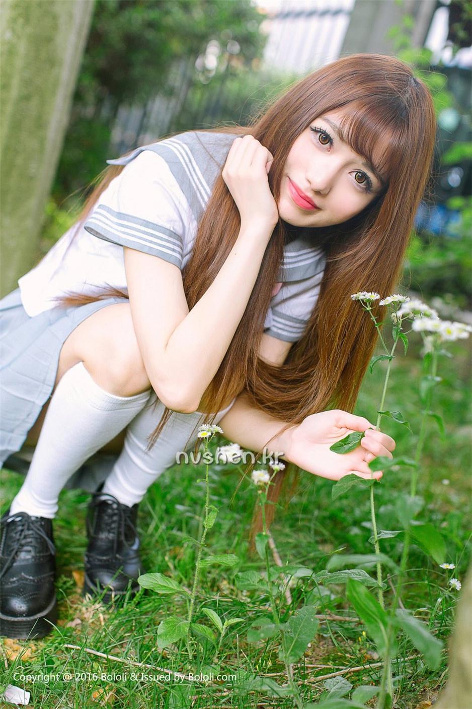 缺乏母爱情操的我，被老女人扑倒在沙发上欢爱