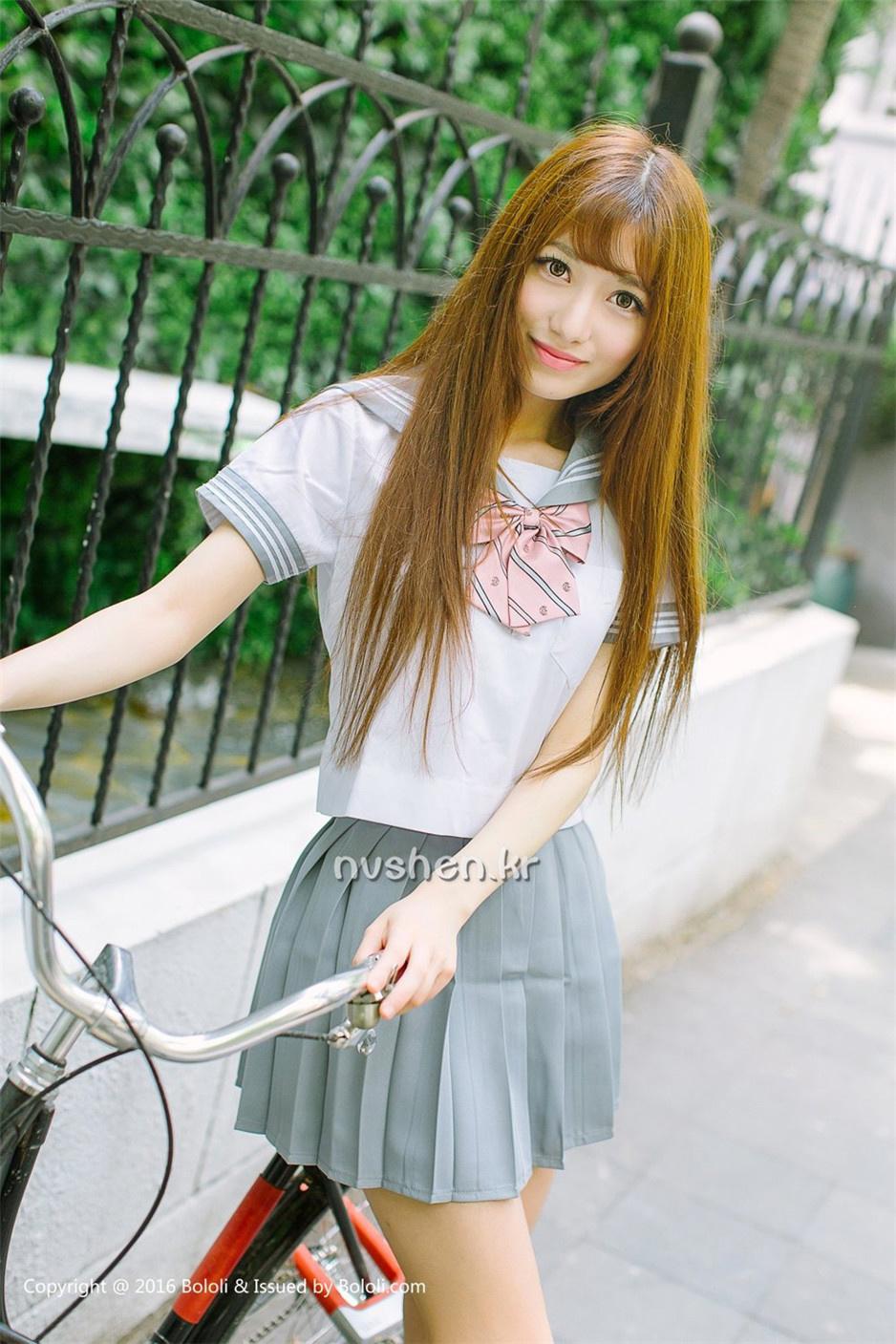 女邻居趁我回娘家邀约老公看黄片后一起日批