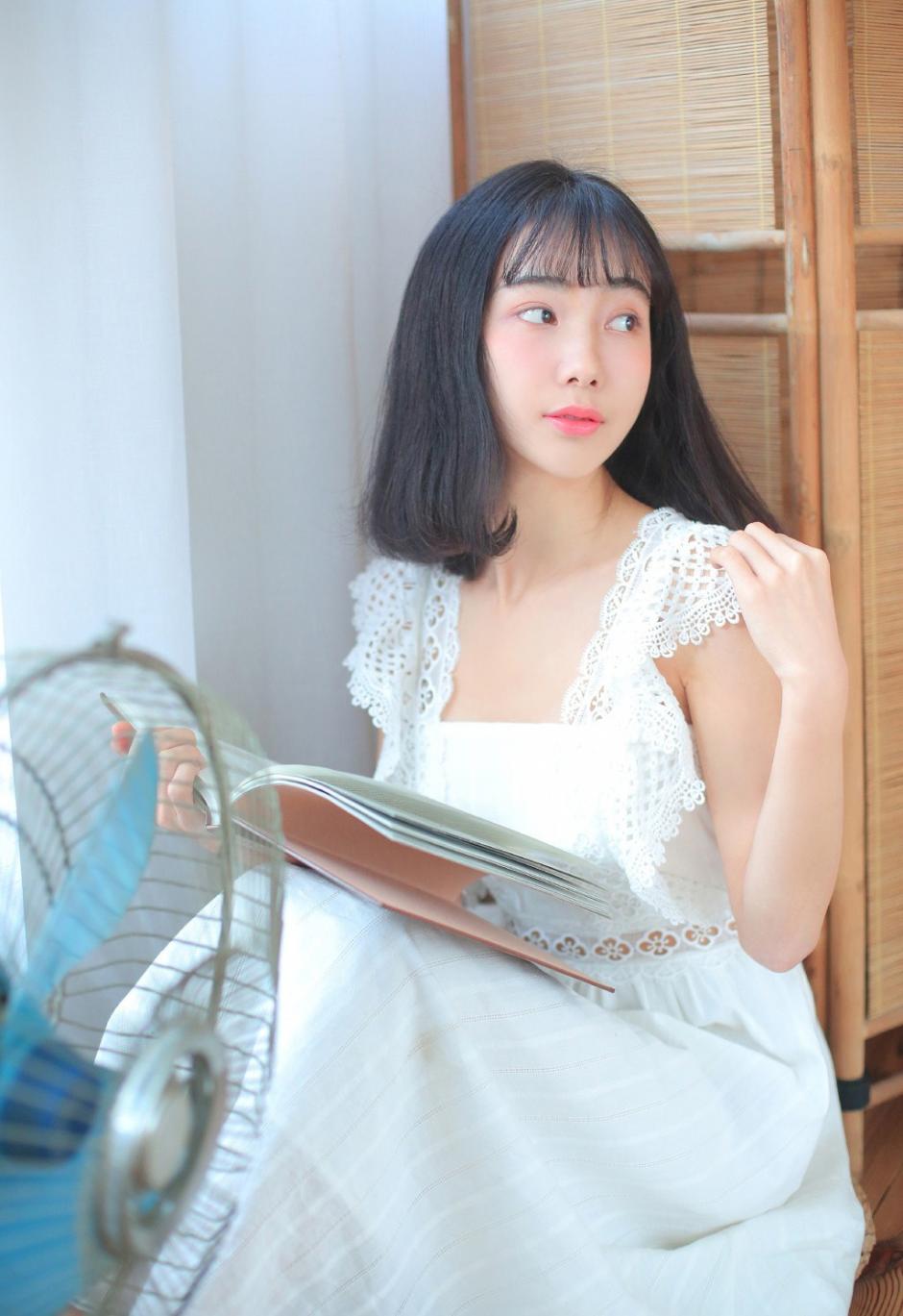 和她在她前夫房子里同居太尴尬