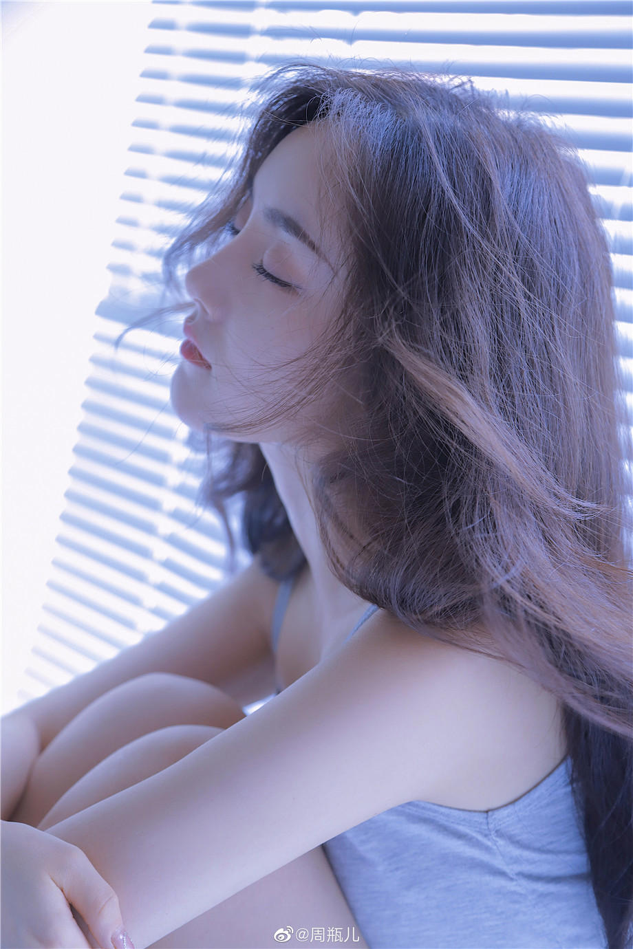 隐入浮云片刻间