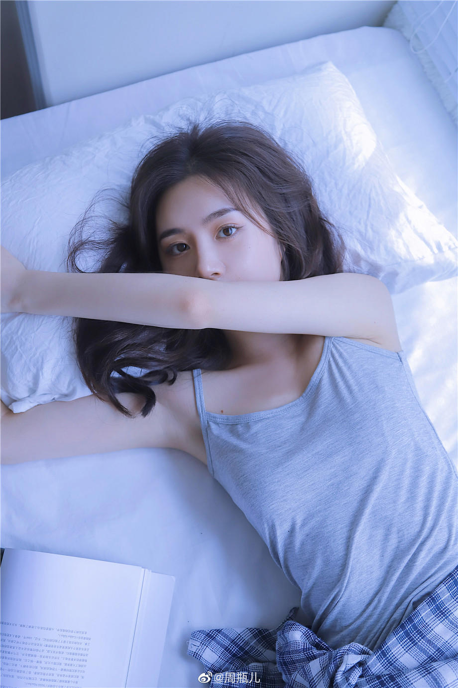 小姨子穿着暴露洗澡半湿身出来诱惑我 我和我家的小姨子