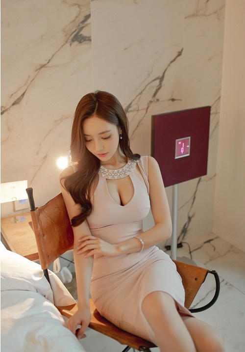 淫荡的妈妈满足不了他 竟将恶魔之手伸向我