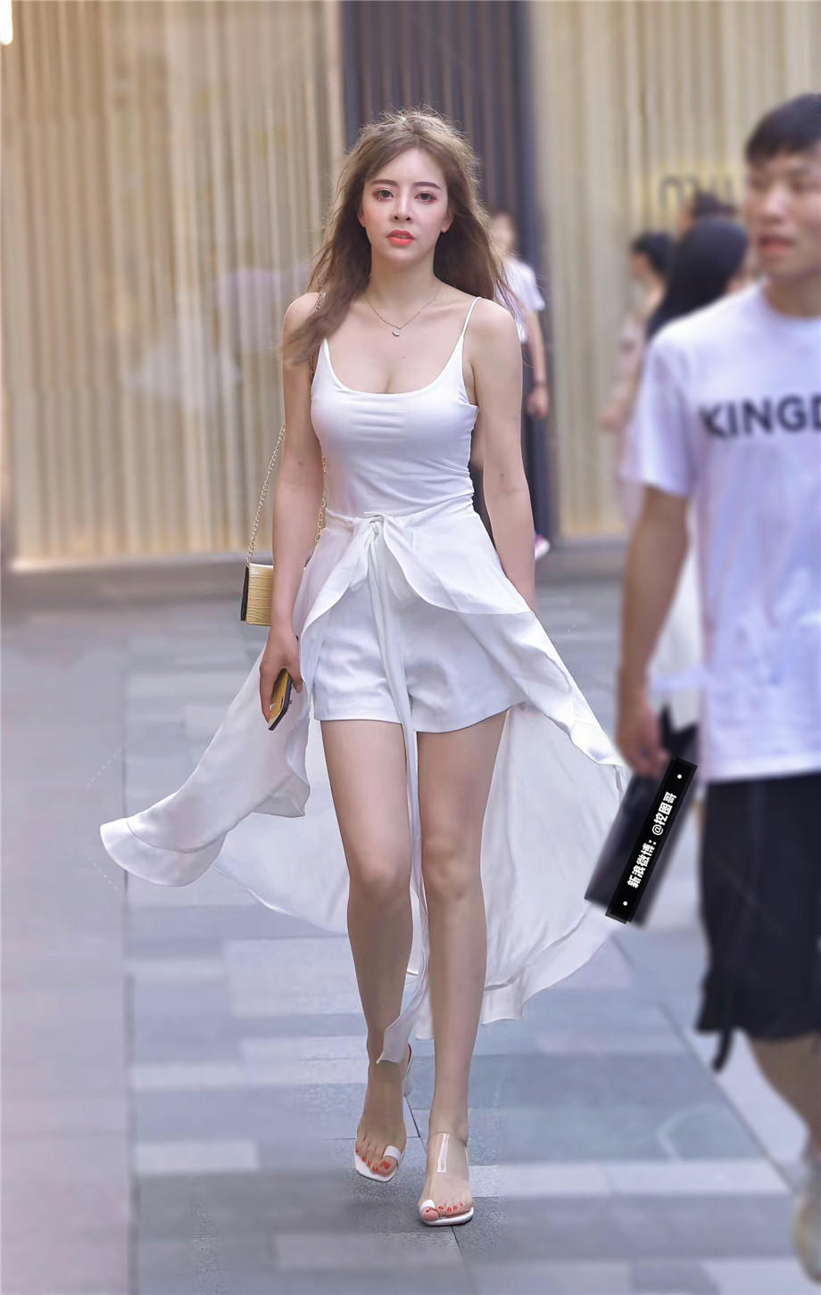 女强人：和下属的边缘情爱