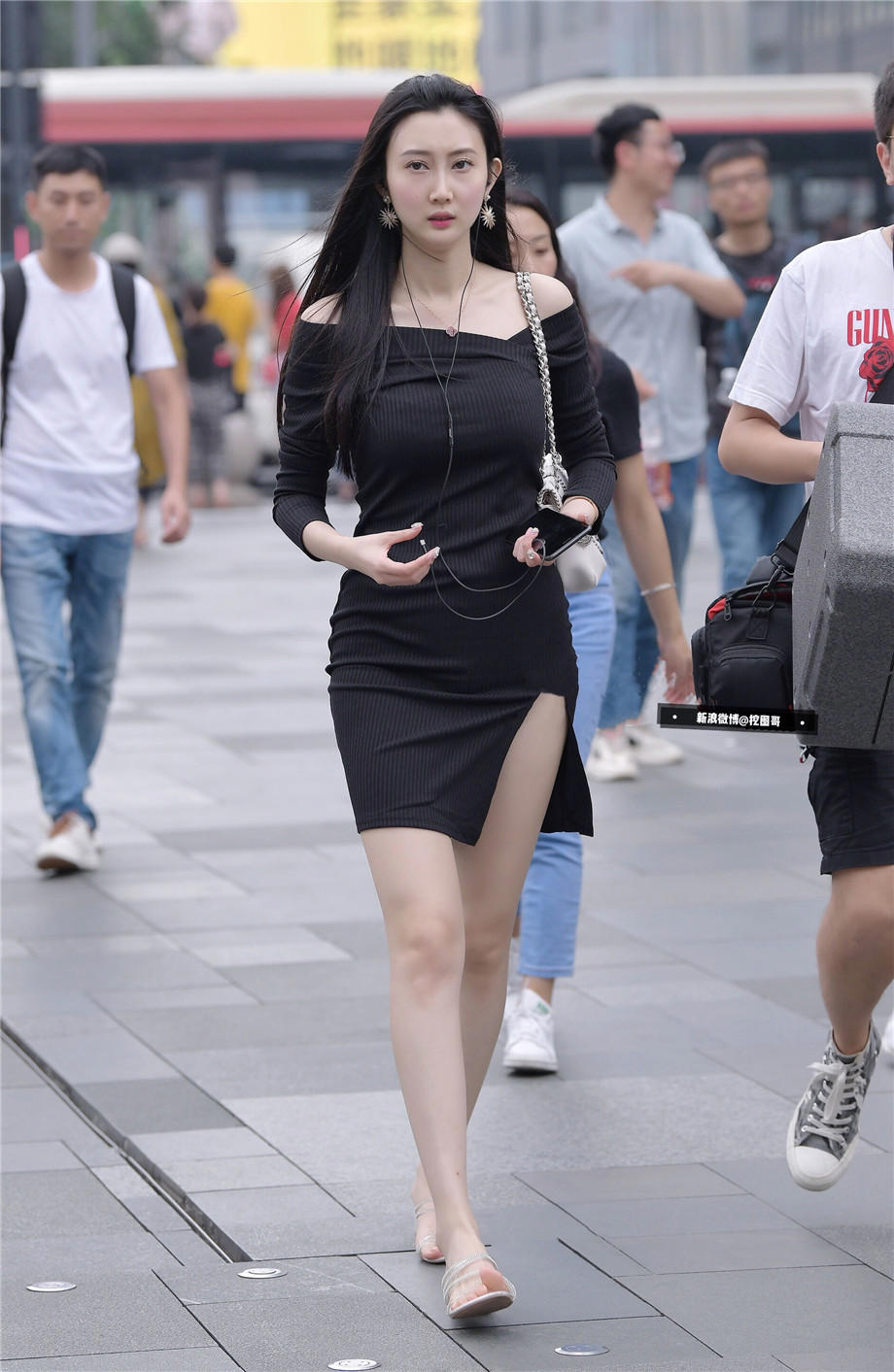成人性息jiejie老公那读大学的妹妹和我的激情事