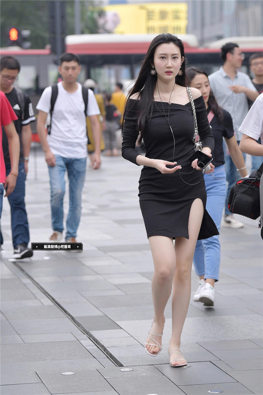 恶警老妈啪啪啪小说 紫色蜜桃网小说 下药强要轮流进入湿润