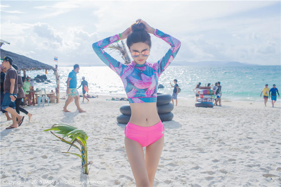 都市娇妻之美女后宫 电梯内我将她强逼角落吮吸舔咬不停