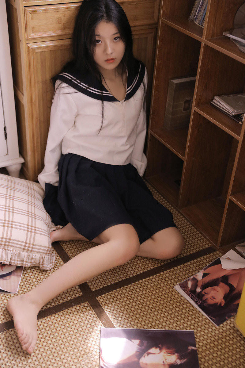 美艳老婆穿着太暴露惨遭老板侵犯