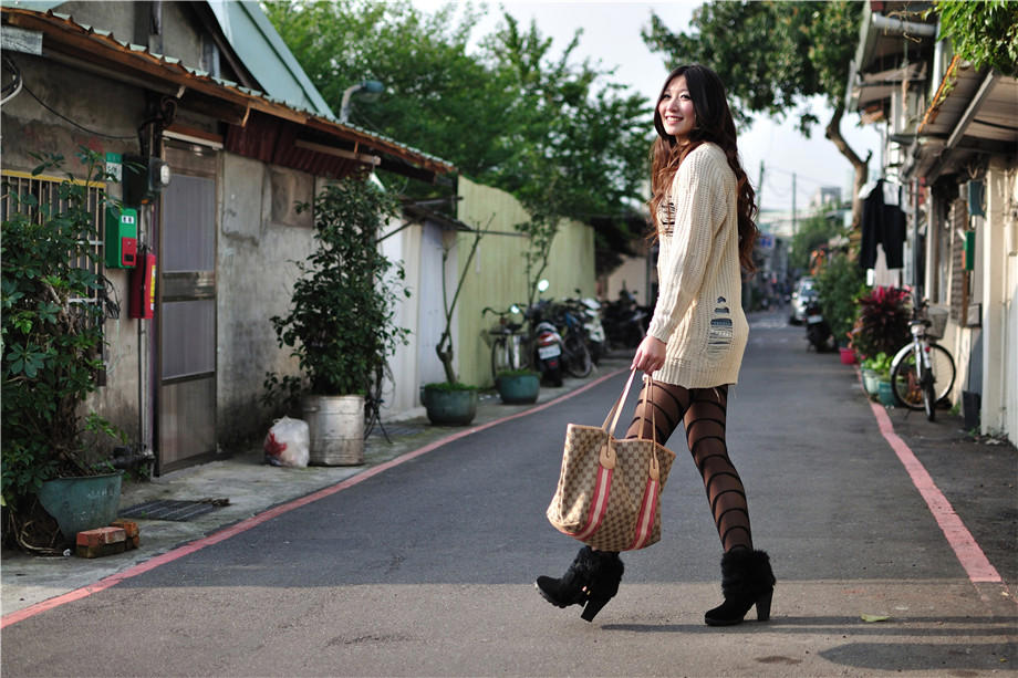 爱上销魂淑女 她用舌头湿润我的身体