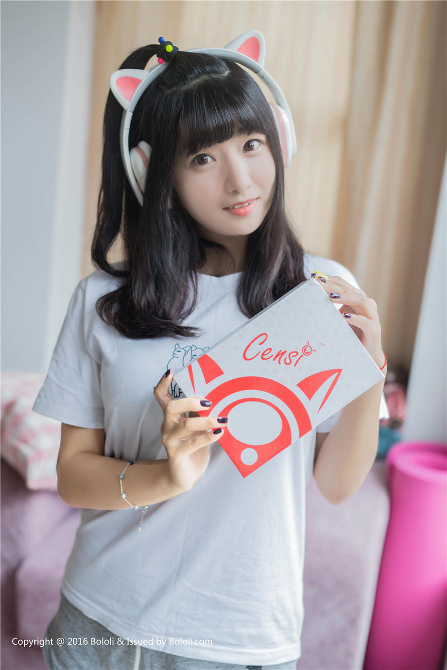 一边娇喘一边舔嗜我胸前的大馒头 玩小姐经历