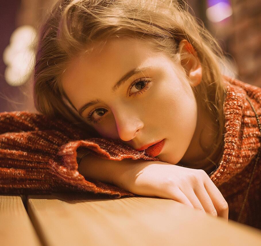 我表妹叫我帮她搓澡 把妹妹玩坏了 妹妹晚上突然来我房间