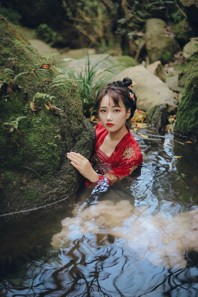 心头毒药？卑贱女生成就世上最龌龊师生恋