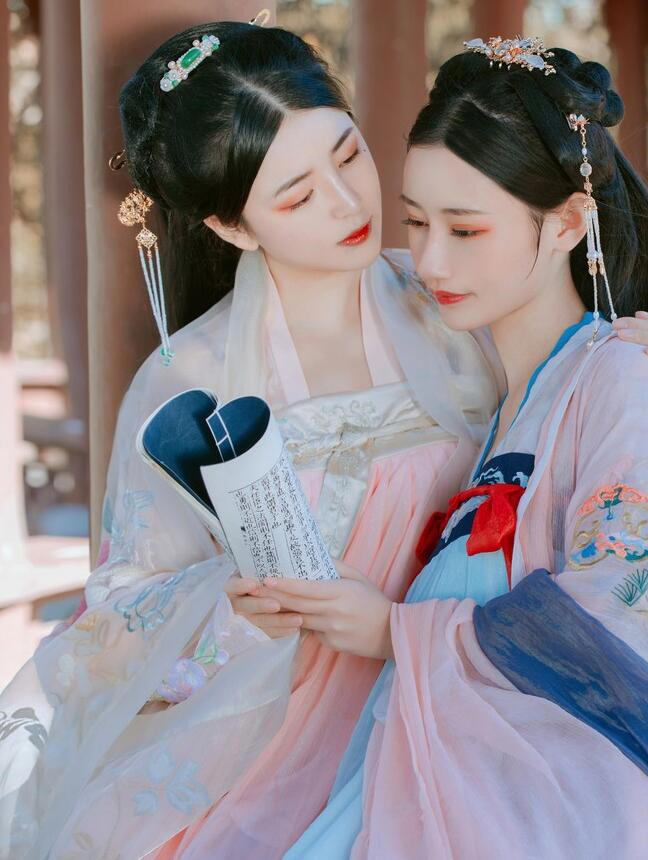我动了老板娘，逼死了老板