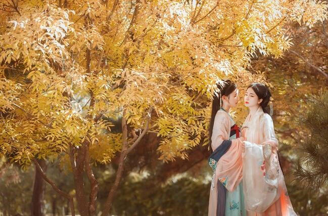 我见了一个50岁的女网友 她竟然拿自己女儿的照片骗我
