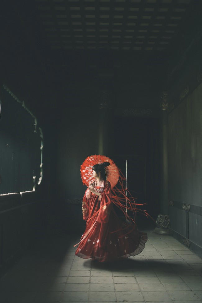 面朝北边倾向北纬19度角，仰望那一抹悲伤