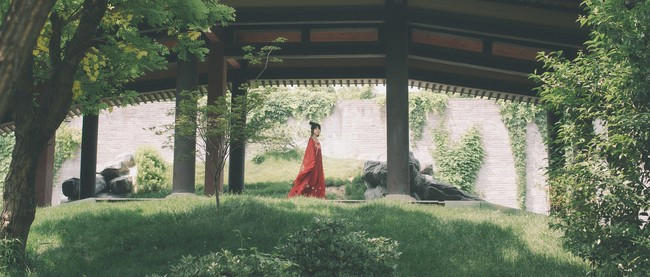 口述女生边和男友视频 边妻子在我的跨上