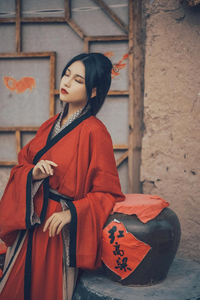 缺陷美人 尹希蓉撒娇的讨饶,可是却没有移动身子分毫(1)