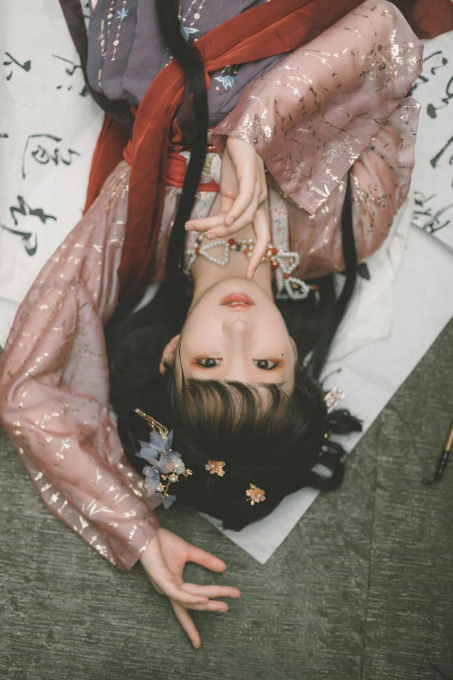 我和闺密男友试衣间嗨 口述和闺蜜的男友双飞经历