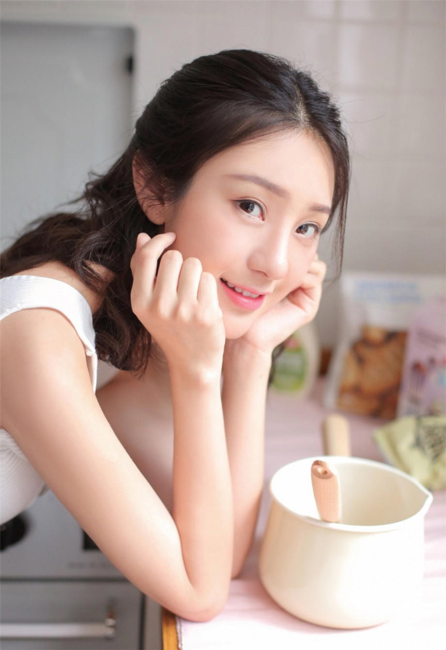 后妈后妹把我绑起来,让老男人霸王硬上弓毁掉我