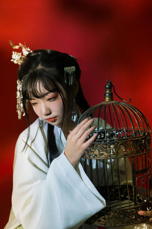 情感口述:我没睡醒男友就弄我 早上男票在床上压着有节奏地顶我