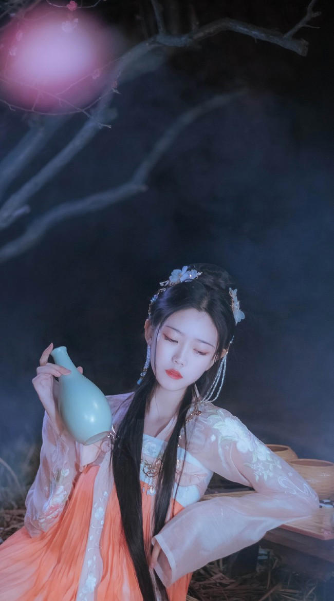 他当着全班同学面前大喊我没穿胸罩，从此.....
