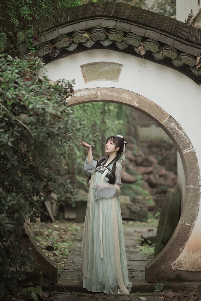 我被禽兽继父狂摸私处后...