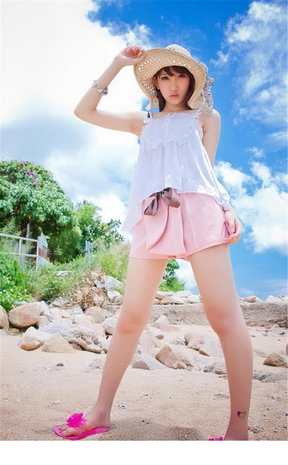 电梯里我挺入她体内 探入花心深处研磨逗弄着 林琼电梯小说已删部