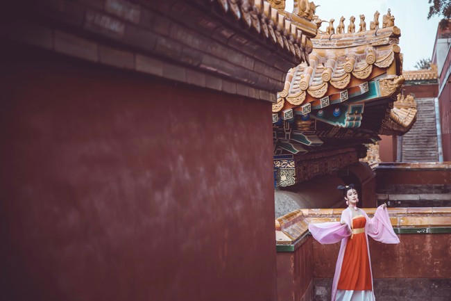 深夜情感故事之她的微笑我忘不掉我和女房东的旧事！