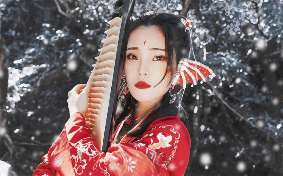伊颜花漫为无色