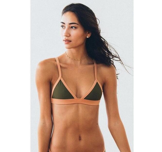 狗狗的大棒在我体内 狗狗巨大用力挺入她的体内 姐姐被狗狗塞得满