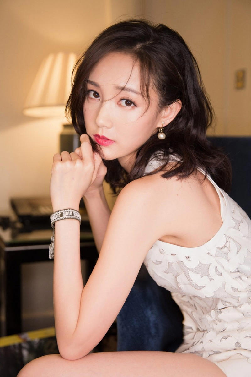 我将失足妇女骗进到小树林里.....