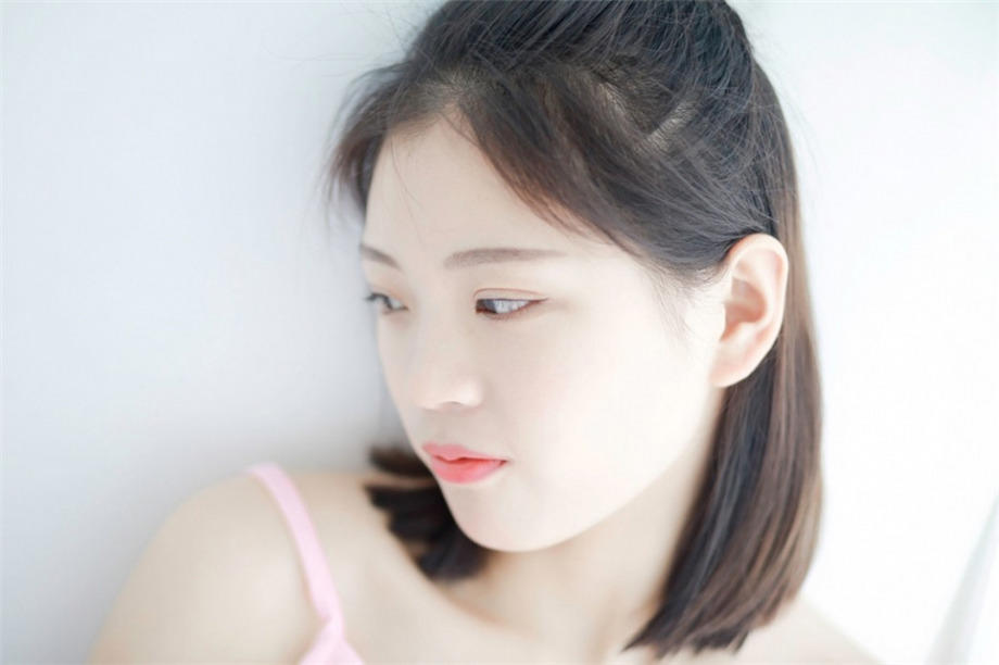 胸前两只兔子从衣服里蹦出来 我再次遇到他了