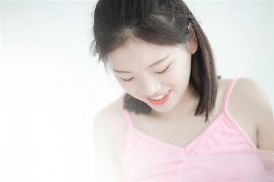 女神沦落为玩物李雪菲 看女友被几个民工老伯玩火爆大叔的柔情父