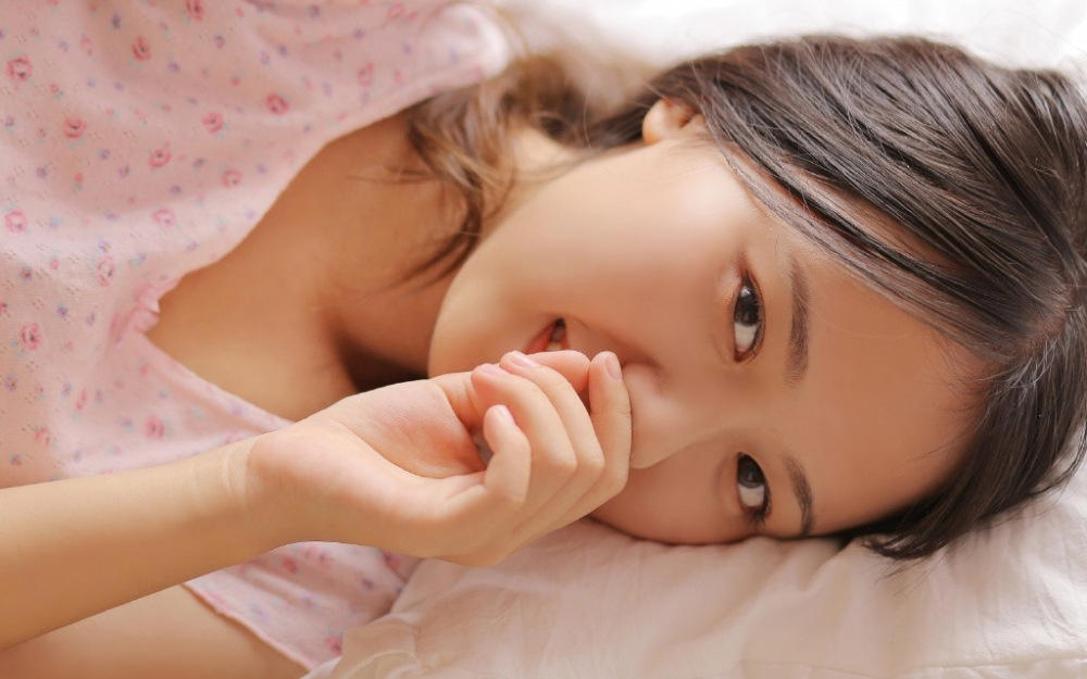 别弄了停下来求你了 小妖精看你水流这么多都湿透了还说不要