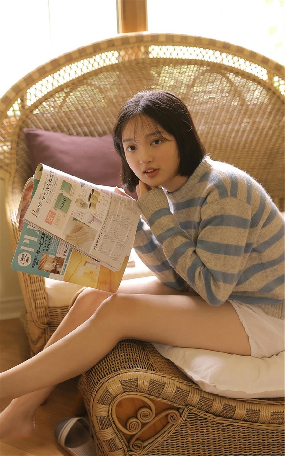 两个美妇用嘴服侍绝世美人 强扒女服务员女服