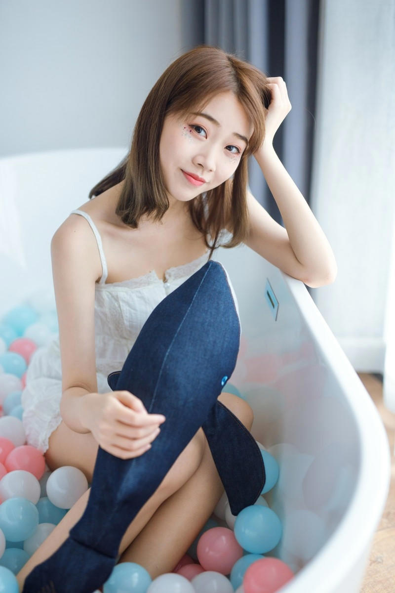 被高潮淹没的女人