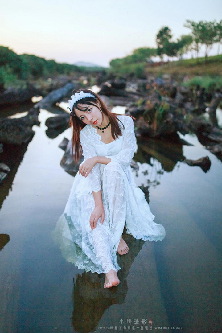 目睹女友与老总调情我不敢揭穿