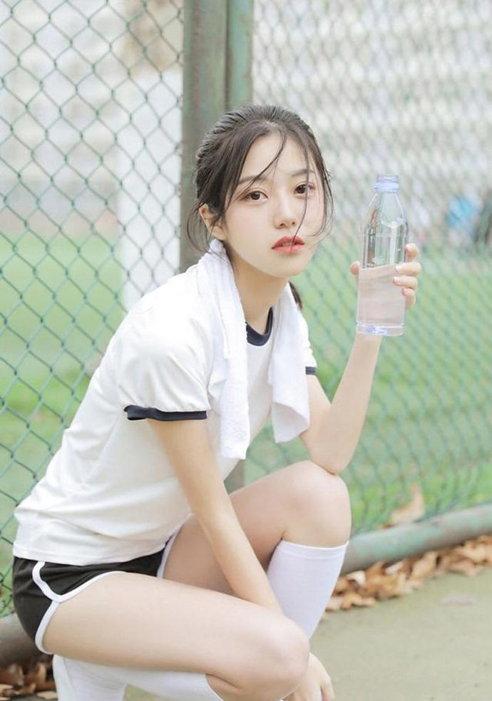 床上缠欢绵爱口述 姐姐让我插她 的B 女婿射吧,我要来了