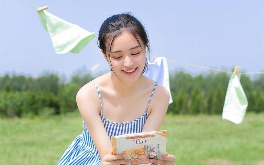 胡杏儿三胎生子：人生另一半，一定要选会把你宠成孩子的男人来嫁！