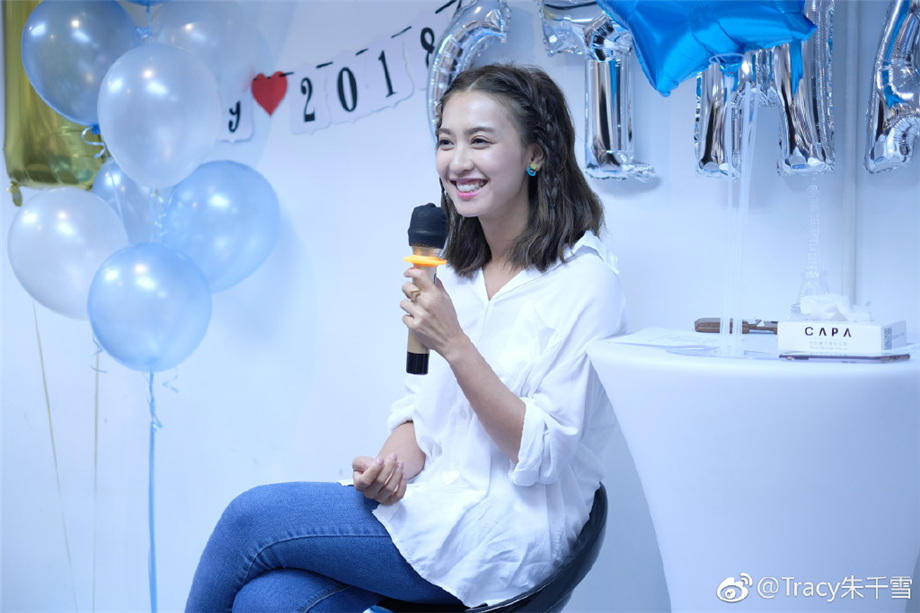 宝贝把腿张开 你不许穿内裤到处乱跑